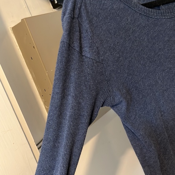 Soft Midi with Thumb cutouts. - Picture 5 of 5